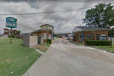 Cole Manor Motel By Oyo Love Field Market Center