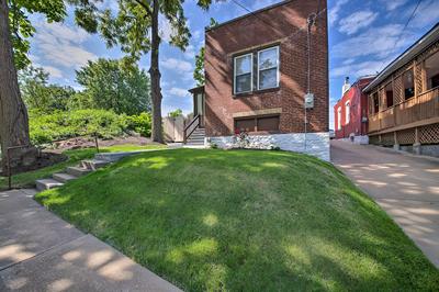 9 Mi to Dtwn: Vibrant St Louis Home!