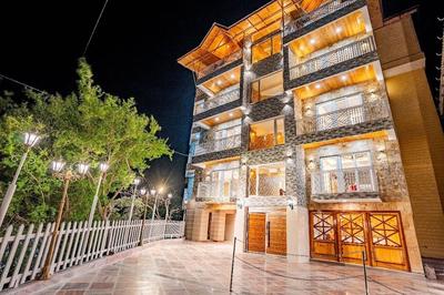 Golden Oak by The Lake Hill