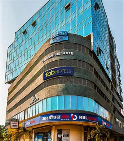 Fabhotel Empire Suite