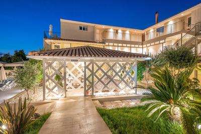 Makris Yialos Apartments