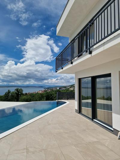 Villa V
