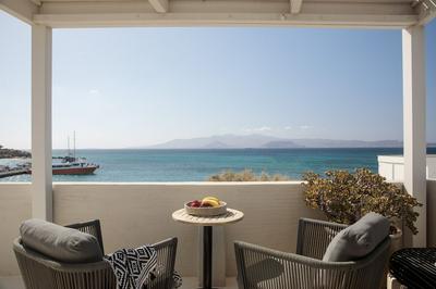 Iria Beach art hotel