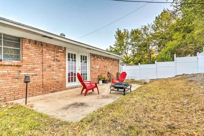 Lovely Little Rock Home w/ Fire Pit & Yard!