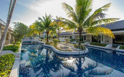 Blu Boat Pool Access Resort