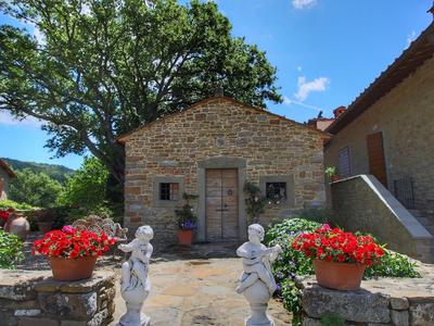 Farmhouse in Loro Ciuffenna With Pool & Garden