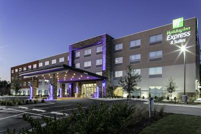 Holiday Inn Express & Suites Wilmington West - Medical Park by IHG