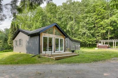 Private Pond & Hot Tub: Modern Catskills Escape!