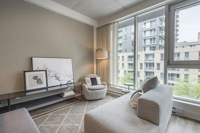 Corporate  Business stays in MTL DT