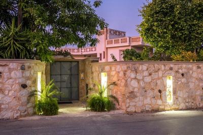 Niko s art Villa in Chania