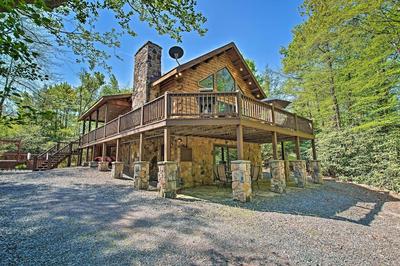 Fire Pit & Hot Tub: Poconos Family Cabin!