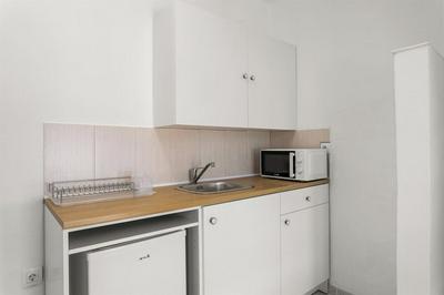 Nikolas Apartments
