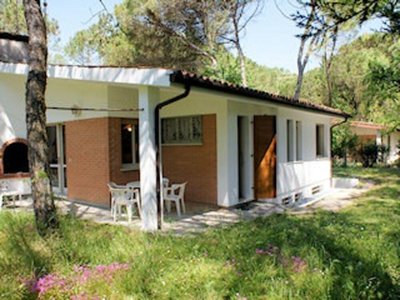 Pretty Duplex for 5 Guests in an Oasis of Greenery in Lignano Riviera