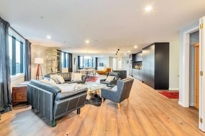 Luxe In The City w Two Car Parks