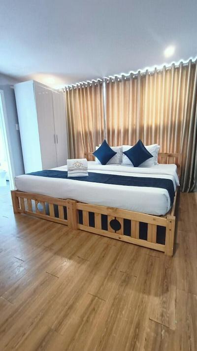 Queen Central Apartment Hotel