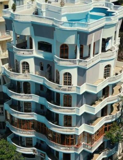 Monte Cristo Hotel with Rooftop Pool