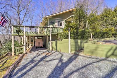 Pool & Lake Access: Idyllic Cottage in Newland