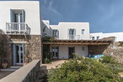 Hera iconic Mykonian Villa