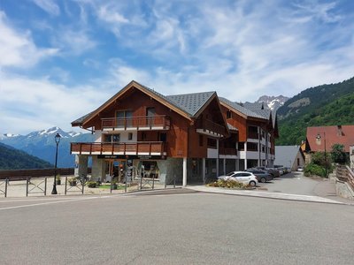 Apartment in Alpe D'huez Near Grandes Rousses