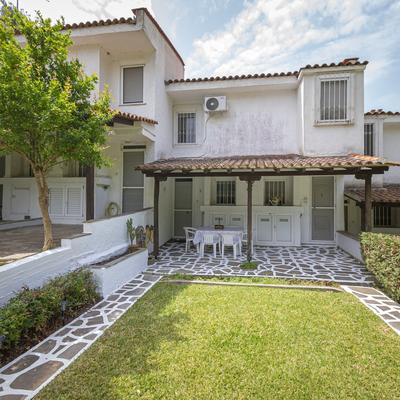 Sunny Breeze Maisonette by Rentals Pro