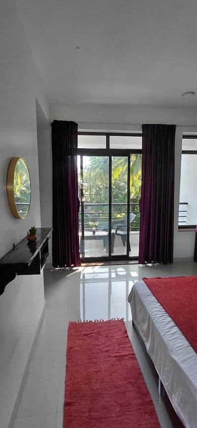 Wave Morjim Hotel