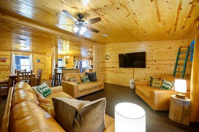 Outlaw Rose Cabin for 8!