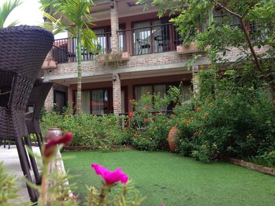 Sunny House Resort