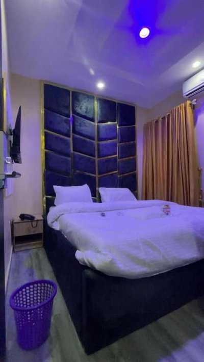 Oviation Hotels and Suites