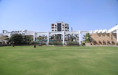 OYO 11889 White Hall