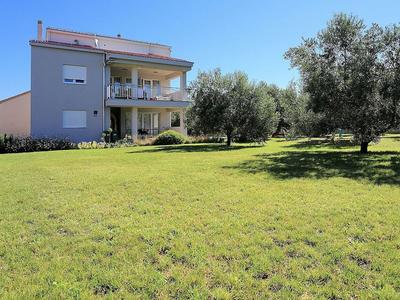 Tranquil Apartment in Bibinje With Garden