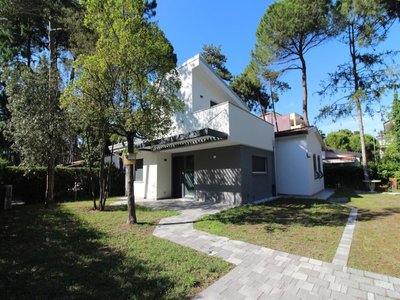 Beautiful Villa Close to the Beach in Lignano Pineta By Beahost Rentals