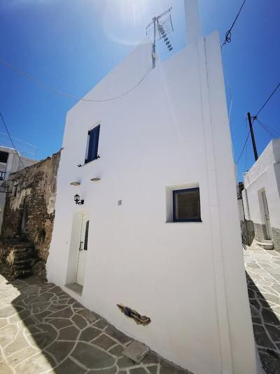 Authentic White House in Paros Lefkes
