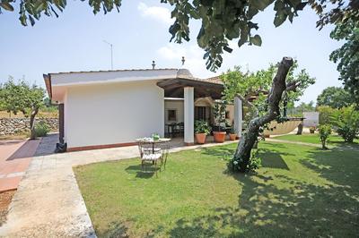 Trulli La Ghianda with garden & parking
