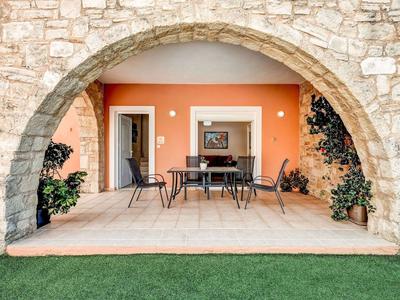 Villa in Kalamitsi Near White Mountains