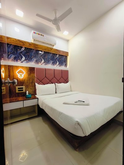 HOTEL M R STAY