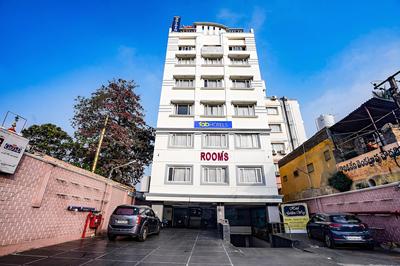Fabhotel Golden Way