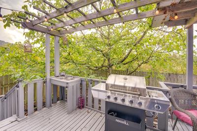 Mount Vernon Escape w/ Private Hot Tub & Fire Pit!