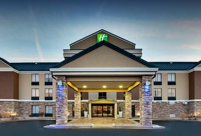 Holiday Inn Express & Suites - Interstate 380 at 33rd Avenue by IHG