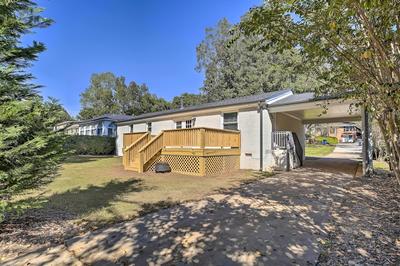 Contemporary Athens Home < 2 Miles to Uga!