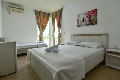 Chic Studio Flat w Garden in Ulcinj