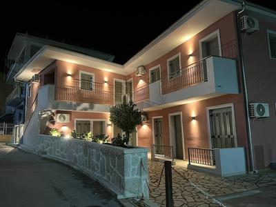 Anax Apartments