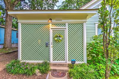 Colorful Cottage w/ Deck ~ 5 Mi to Downtown!