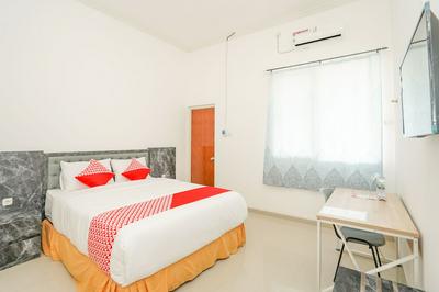 OYO 1957 Riverside Residence