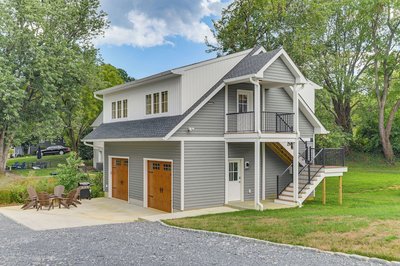 1 Block to Usna Stadium: Modern Annapolis Home!
