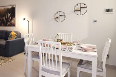 Luxury StayCation - Spacious Apartment Amidst Lush Green Parks