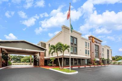 La Quinta Inn & Suites by Wyndham St. Petersburg Northeast
