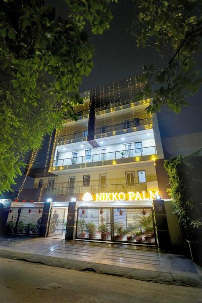Nikko Palm Hotel