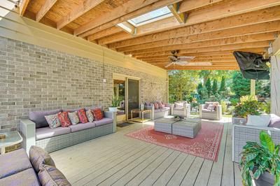 3 Mi to Lake Redman: Home w/ Furnished Pergola!