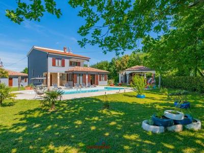 Adalene Comfortable Holiday Residence