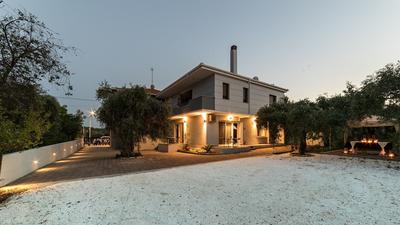 Oinoelia Luxury Suites & Residence